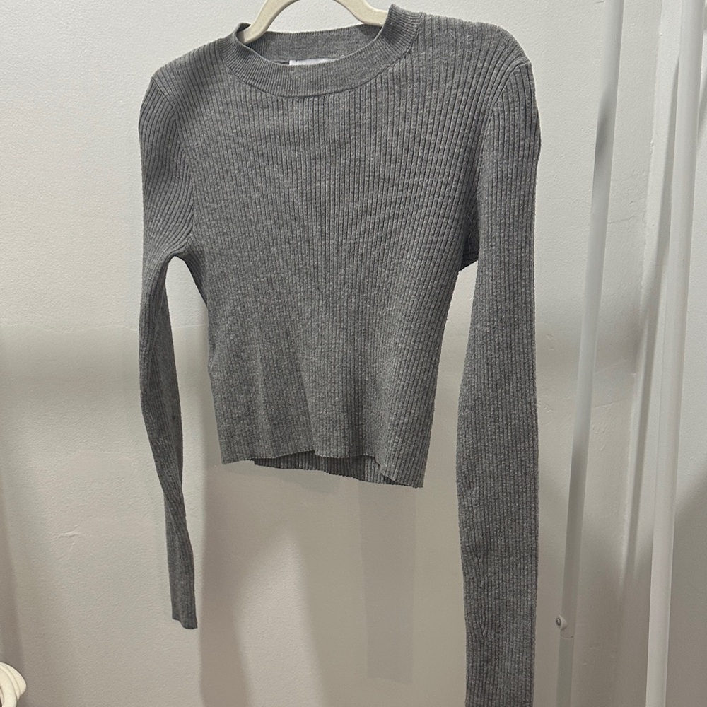 Gray Ribbed Long Sleeve Sweater